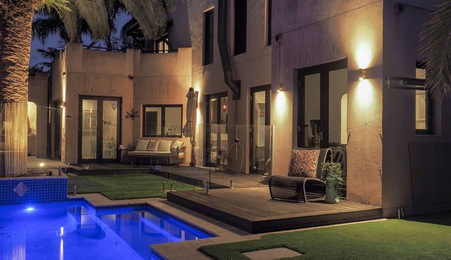 nThirroul Luxury Escape Pool Spa Theater/Games room Fireplace Sleeps 12