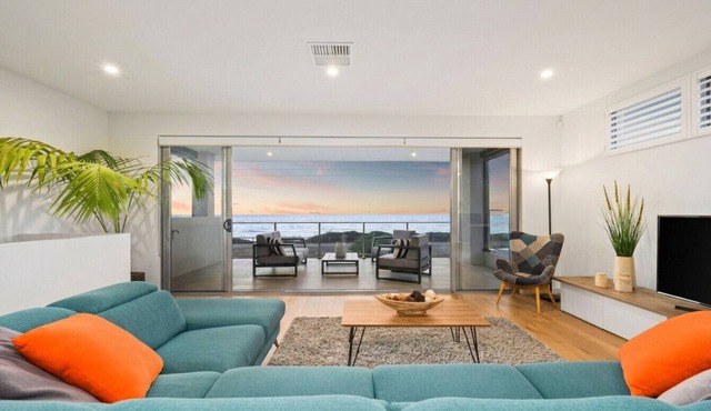 Ocean At Seaford—Panoramic Beachfront + Backyard