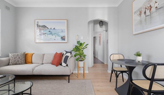 Ocean's Embrace - A Local's Haven at Bondi Beach