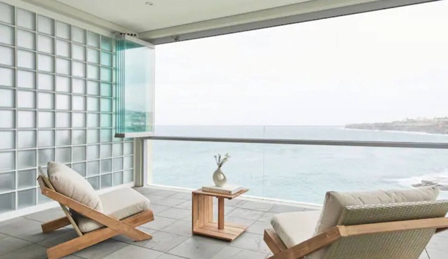 Oceanfront Tamarama Apartment: Best View in Sydney
