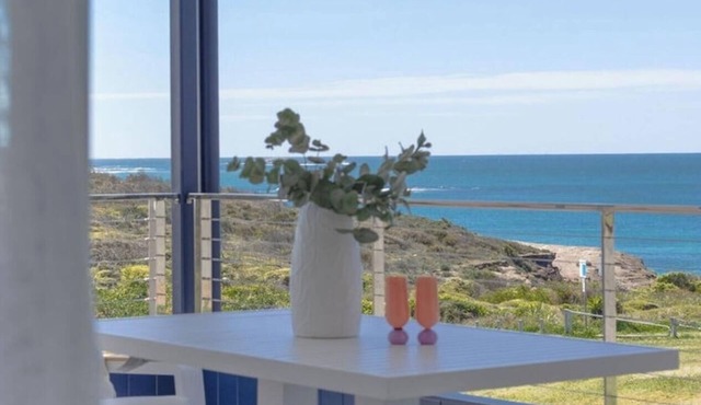 Oceanview Beachhouse- Panoramic views and pool
