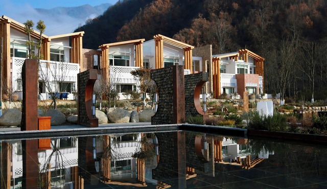 Old River Story Art Mountain Retreat