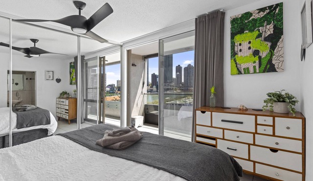 On Point! 2Bed, Study, 2Bath, 1Car < 2kms CBD