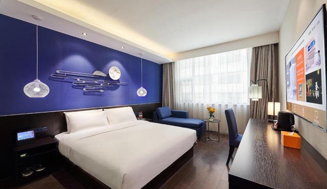 Orange Hotel Shanghai Xujiahui Caobao Road Subway Station