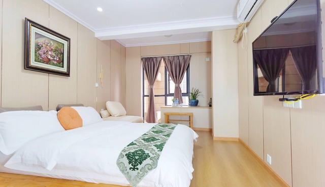 Orange Mingwu Hotel