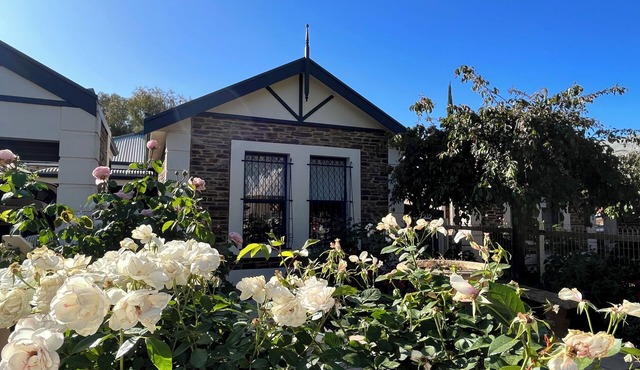 Oriental charming 3-bedroom house in welcoming Saint Peters with AC, WiFi