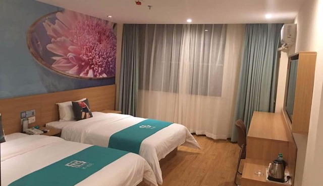 Pai Hotel Chongqing Wanzhou Gaosuntang Commerce And Trade City