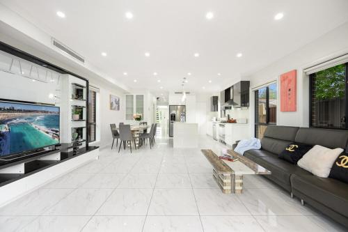 Panania 6Br house near Train Shops Sports Rivers
