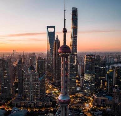 Panoramic views of the Bund and the Yangtze River, adjacent to the Oriental Pearl Tower, a top-tier luxury residence in Shanghai