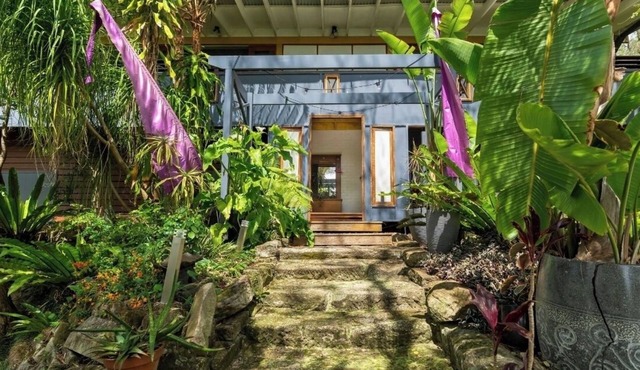PARADISO on Dangar island. Peak of the Hill. Resort treetop style vibes