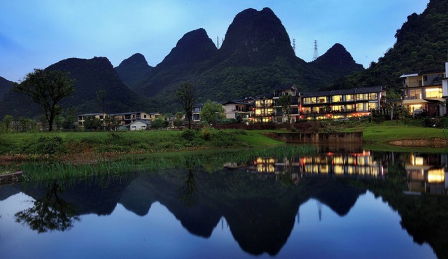 Peach Blossom Resort Hotel