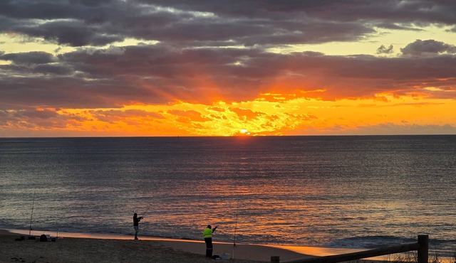 Peachy Keen - Beachfront, Family + Pet friendly Mandurah base.
