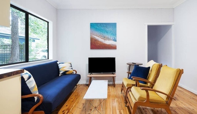 Pearl Beach Semi - 2 min to sand & sea – Lilly