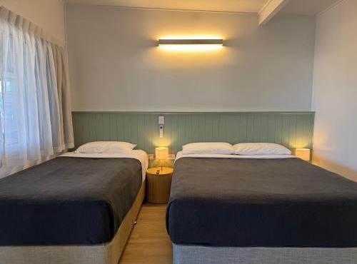 Pearly Shell Motel