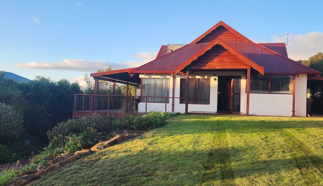 Perfect holiday cottage Along the Serene Blackwood River and nature walk.