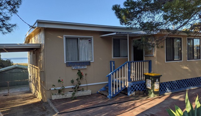 Periwinkles - two kitchens, two bathrooms, family and pet friendly!