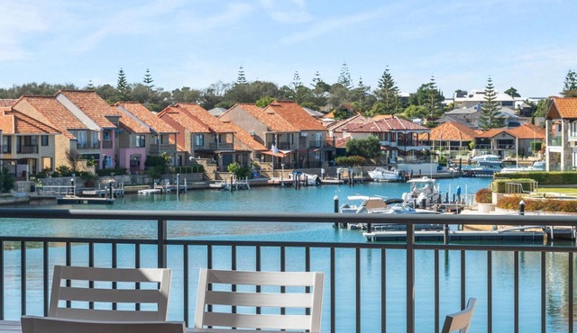 Pet Friendly Luxe Waterfront Retreat with Jetty