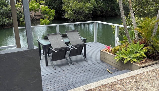 pet friendly water front 1 x bed apartment