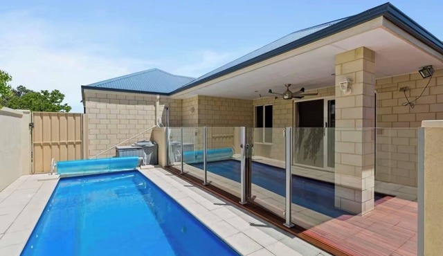 Premium Central Cosy Large Family Friendly Home w/Piano & Pool