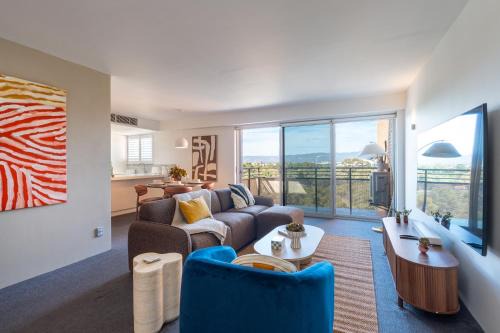 Premium top-floor apartment with stunning views