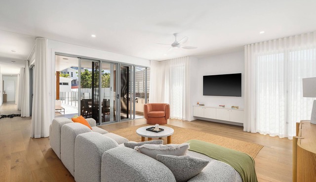 Prime Burleigh Location
