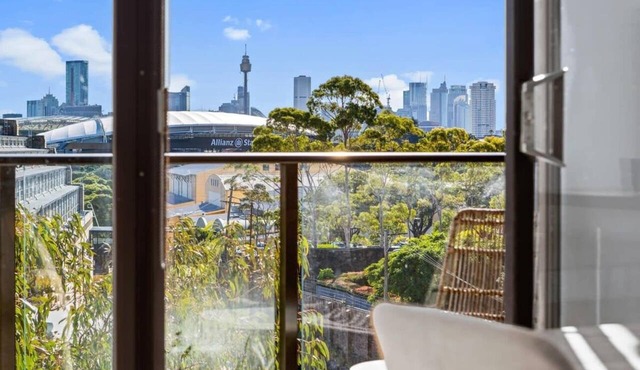 Prime Location 2-Bed Apartment with Parking