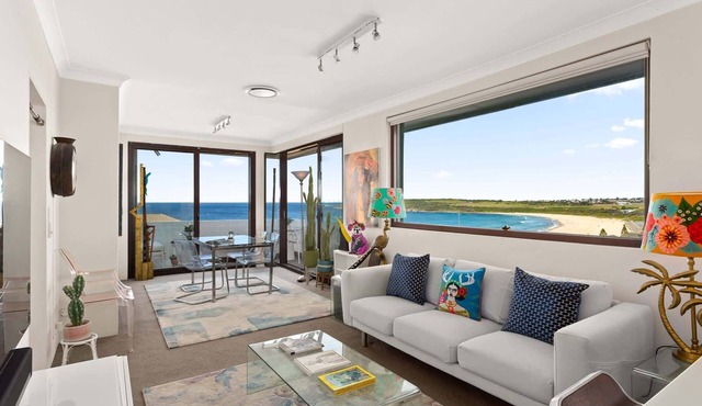 Pristine 2-Bed With Expansive Beach Views