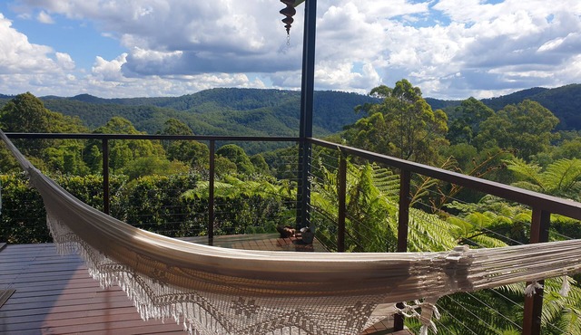 Private Mountain Retreat - A Stones Throw from all the Gold Coast Attractions