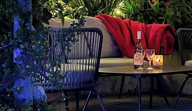 Private Pool Studio with Cabana, Quiet Rockingham Retreat for Couples