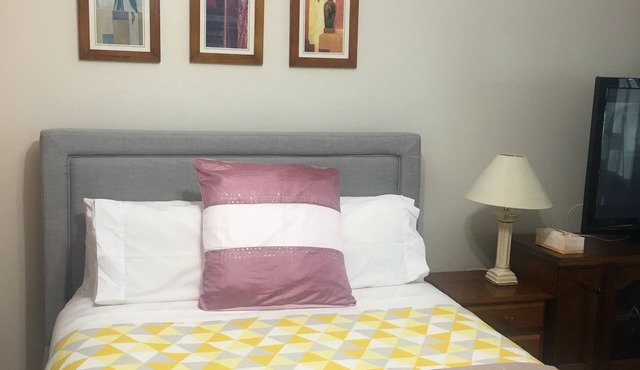 Private Self Contain studio in the heart of St Marys