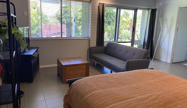 Private self-contained guesthouse North Brisbane