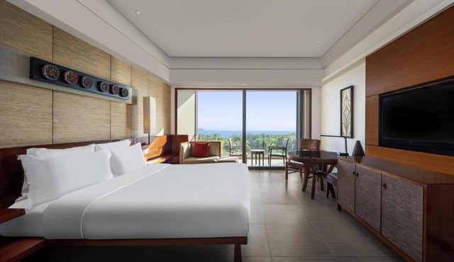 Pullman Oceanview Sanya Bay Resort & Spa