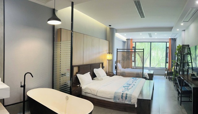 Qichi Waterfront B&B Hotel