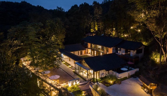 Qingcheng Mountain Jiuxipo · Mountain Stream Bamboo Forest Private Hot Spring Homestay