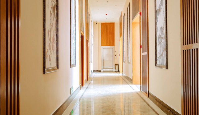 Qingcheng Sunrise Sailing Hotel