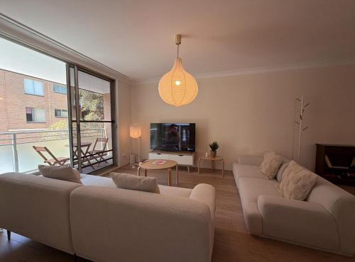 Quiet & Cozy 2BR Home in Chatswood with Parking