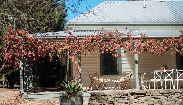 Quintessential Australian homestead via Mansfield. Free wifi & private garden