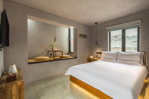 Reconstruct Space Hotel With Lobby Cafe Near Wangfujing