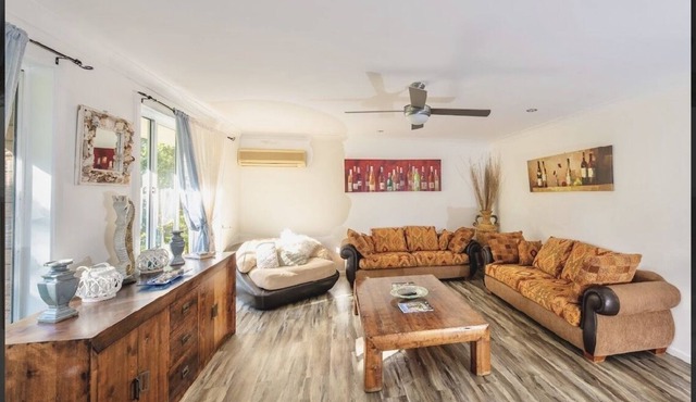 Relaxed Rustic style Country home, bush fire pit, 10 min from Pottsville beach