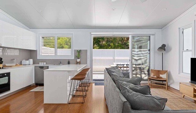 Relaxing 2-Bed Home Close to Beaches and Parks