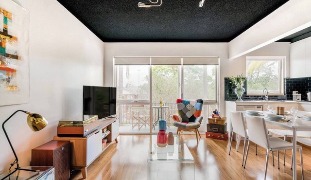 Renovated Retro Apartment Near Harbour Front Walks