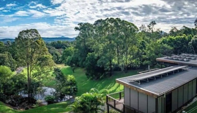 Repton River Views - sleeps 15 jetty & heated pool
