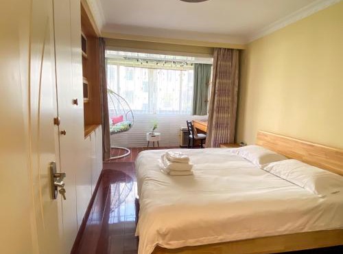 Residence Near Xuhui Business District, Just 5 Minutes from Metro Line 9