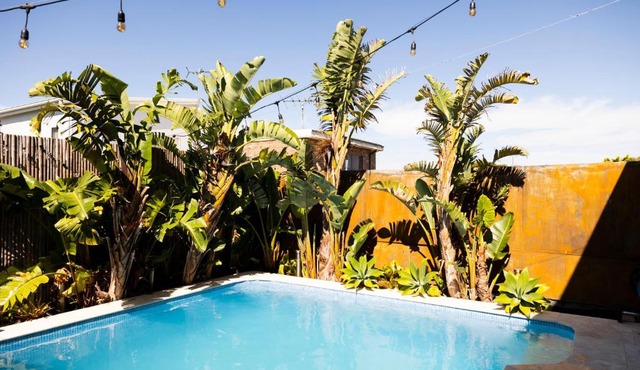 Resort Style home close to the Beach with Pool, Sauna and Pizza Oven