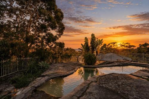 Resort Style Rock Pool Oasis