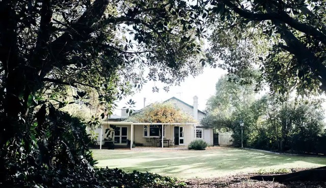 Restored Heritage Home Yarrawonga · Walk to Lake