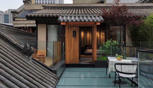 Return Courtyard Hotel