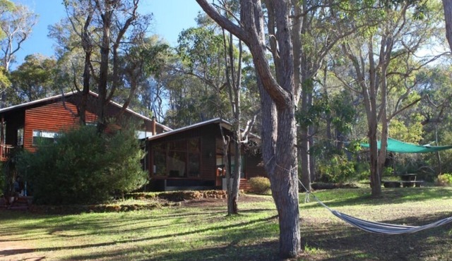 Rivendell Lodge, Luxury lodge located in a vineyard with onsite Tennis Court