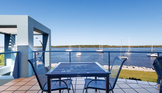 Riverview Apartment 2.6 - Enjoy the best of riverside living
