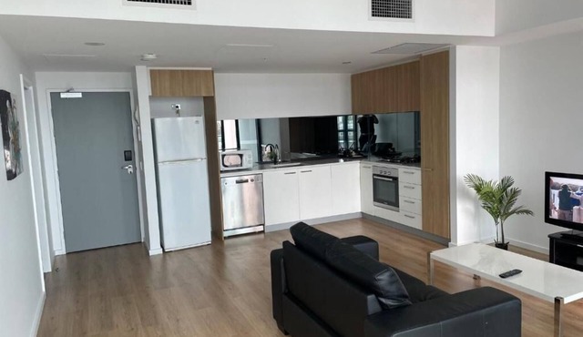 RNR on Franklin-Apartment with Balcony